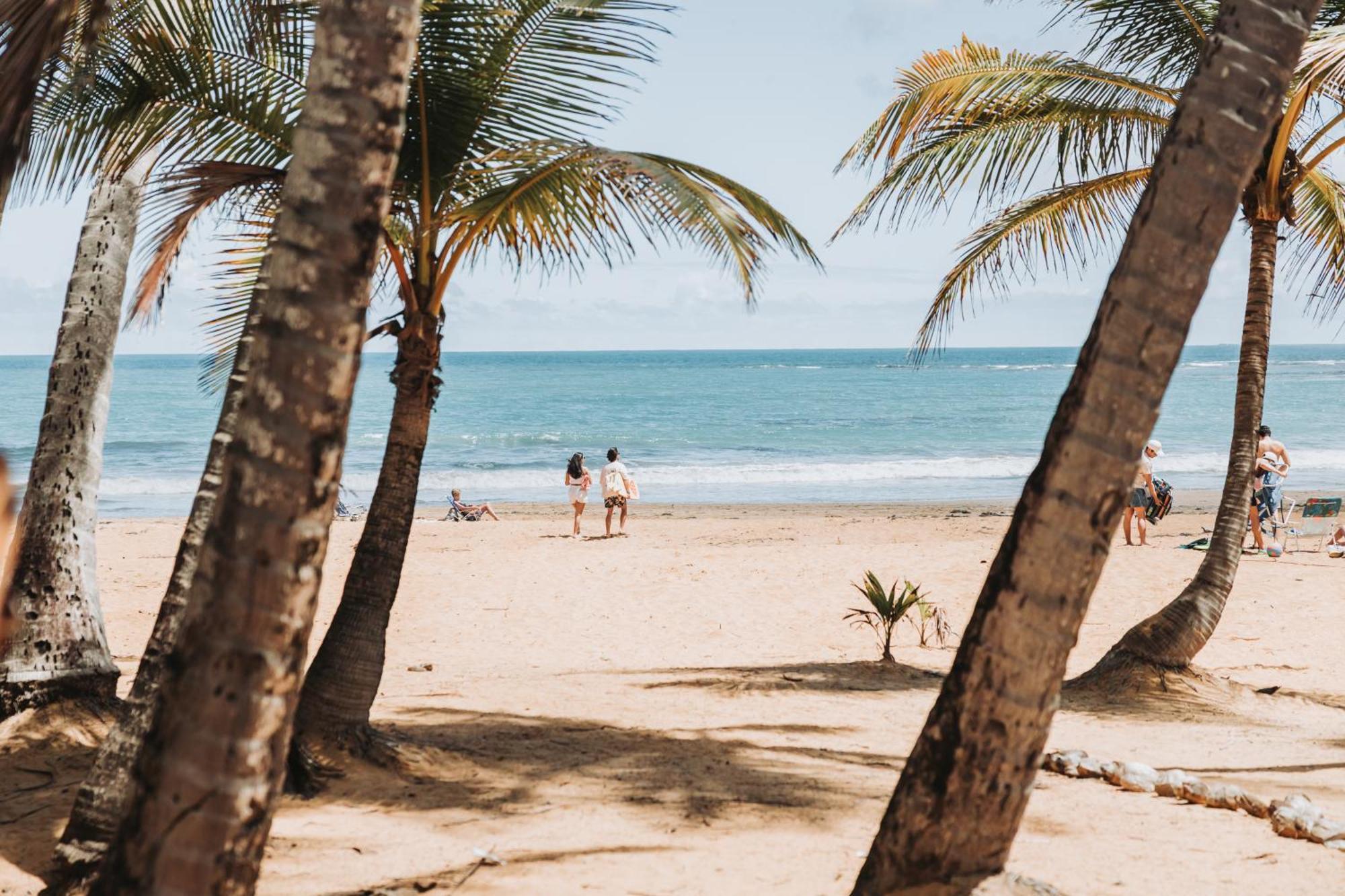 Oceanview Apartment Steps To The Beach ルキリョ エクステリア 写真