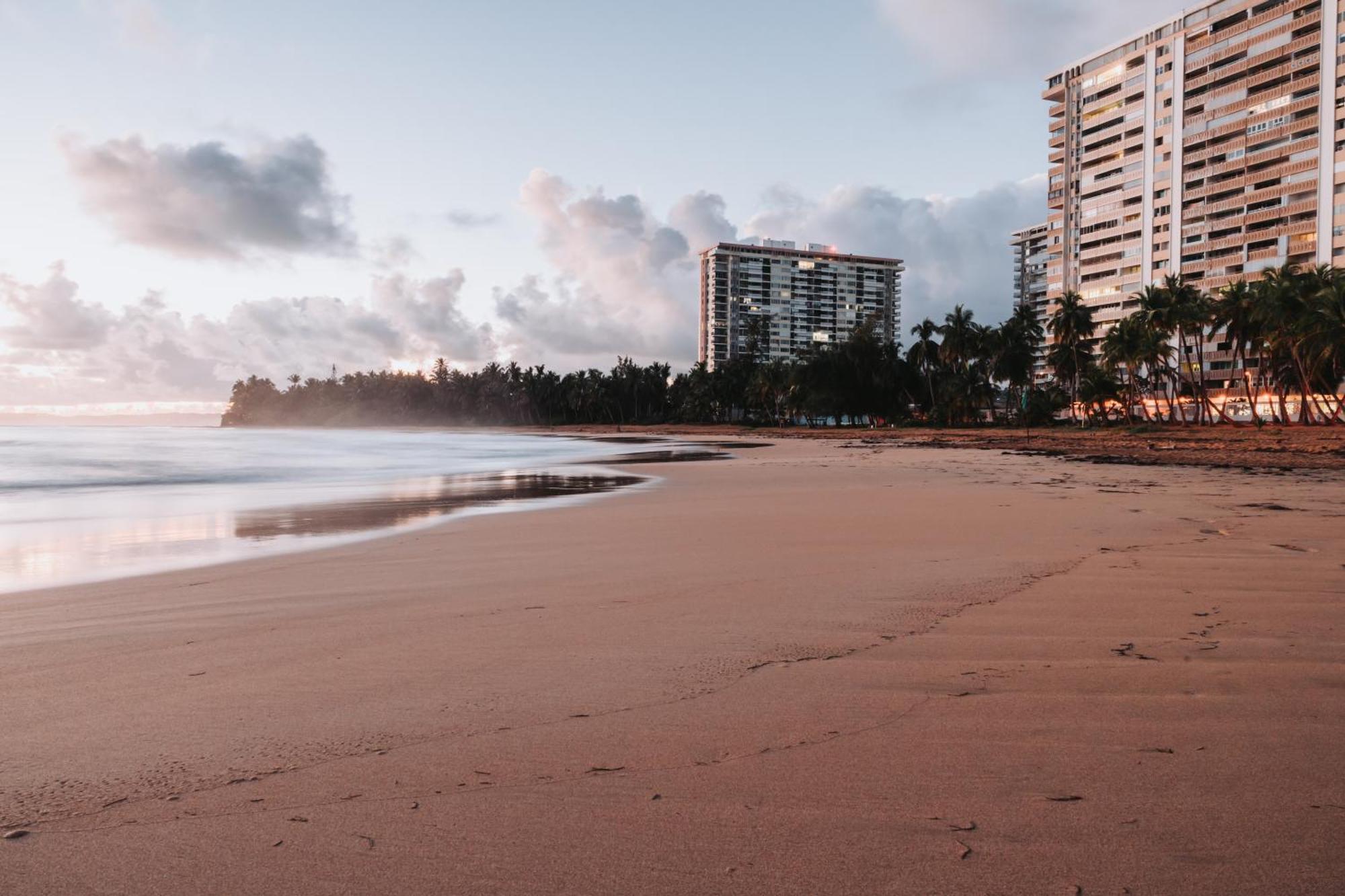 Oceanview Apartment Steps To The Beach ルキリョ エクステリア 写真