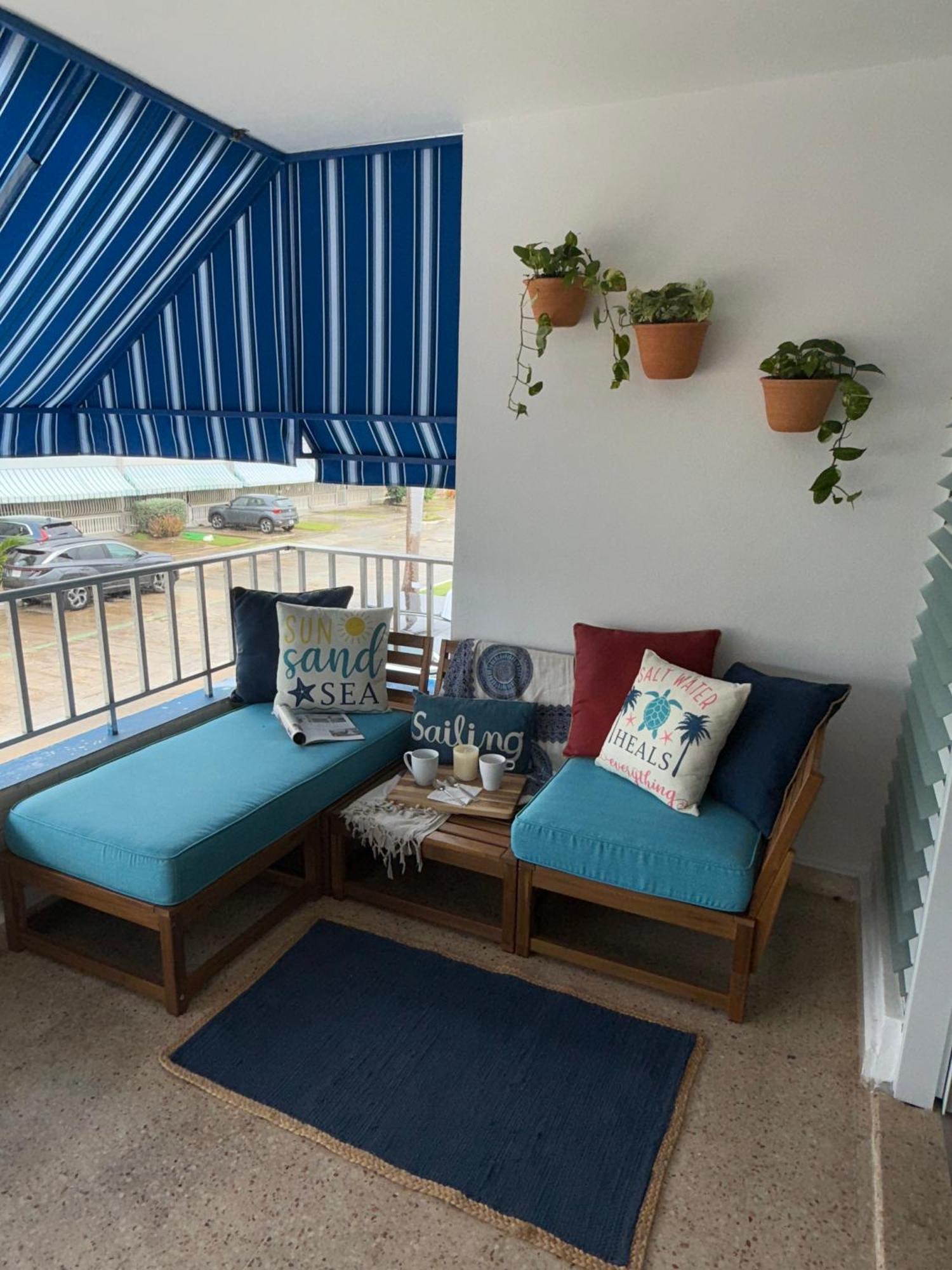 Oceanview Apartment Steps To The Beach ルキリョ エクステリア 写真